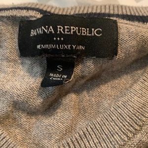 V neck banana republic